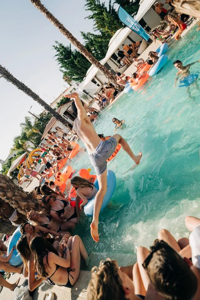 Pool party chaos at Heaven Beach Club, Albufeira, with mates jumping in, inflatables everywhere and sun-soaked summer fun.