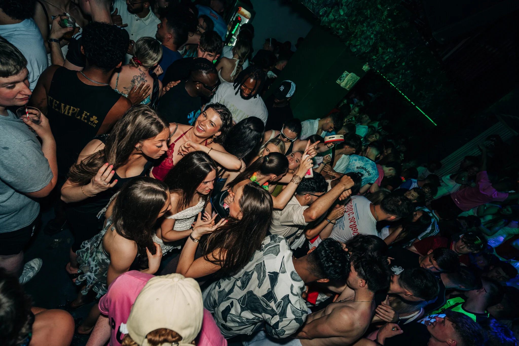 Crowd going wild at Club Tropicana Albufeira, packed dancefloor vibes and non-stop party energy till sunrise.