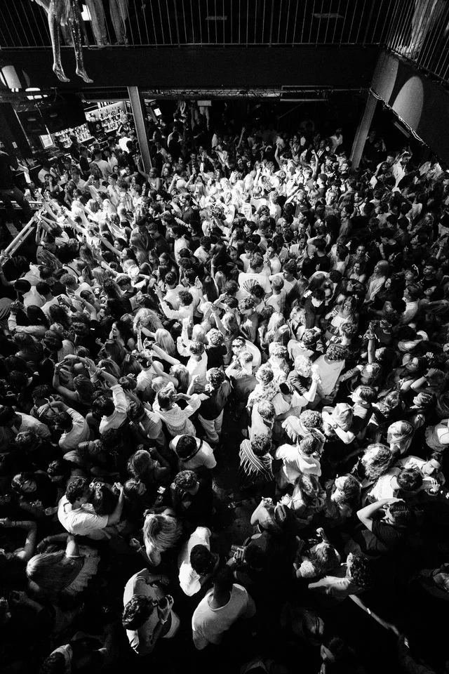 Crowd packed into Club Heaven Albufeira, hands in the air and energy high for a night of unreal party vibes.