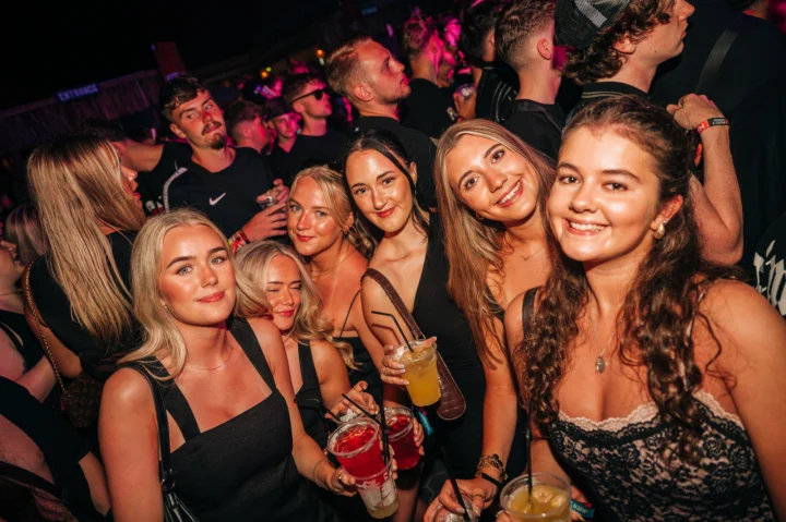 Agenda Beach Club Party