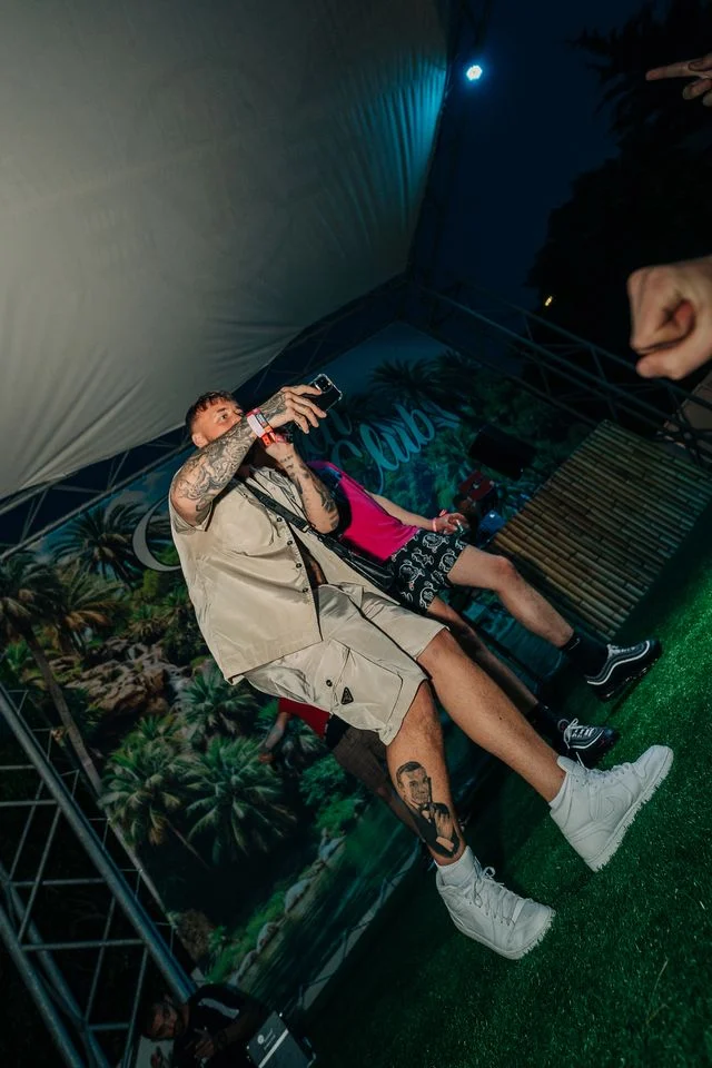 Performer hyping up the crowd on stage at Agenda Beach Club Party in Albufeira, bringing full energy to the night.