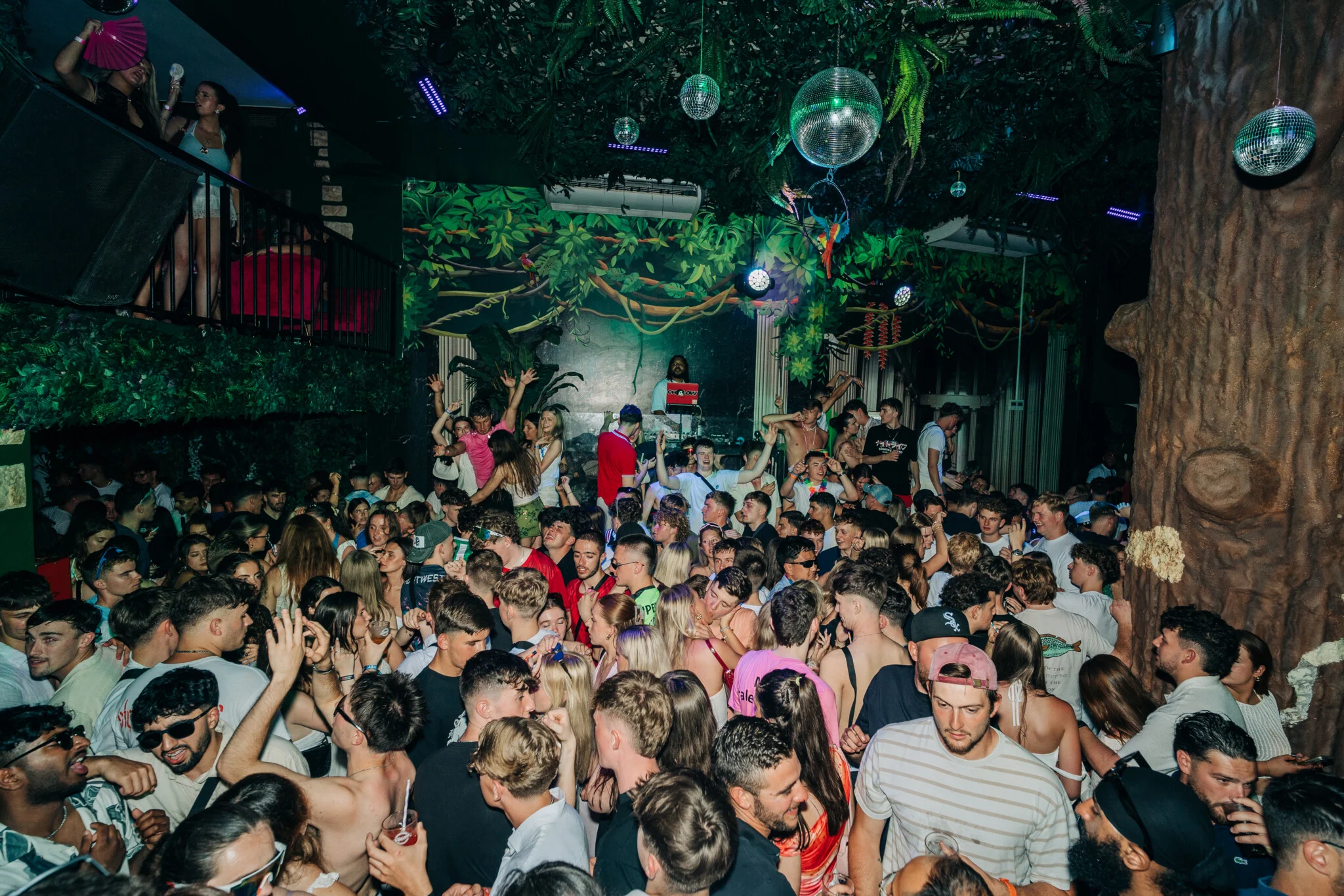 club night busy albufeira