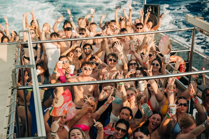 zante pukka up boat party