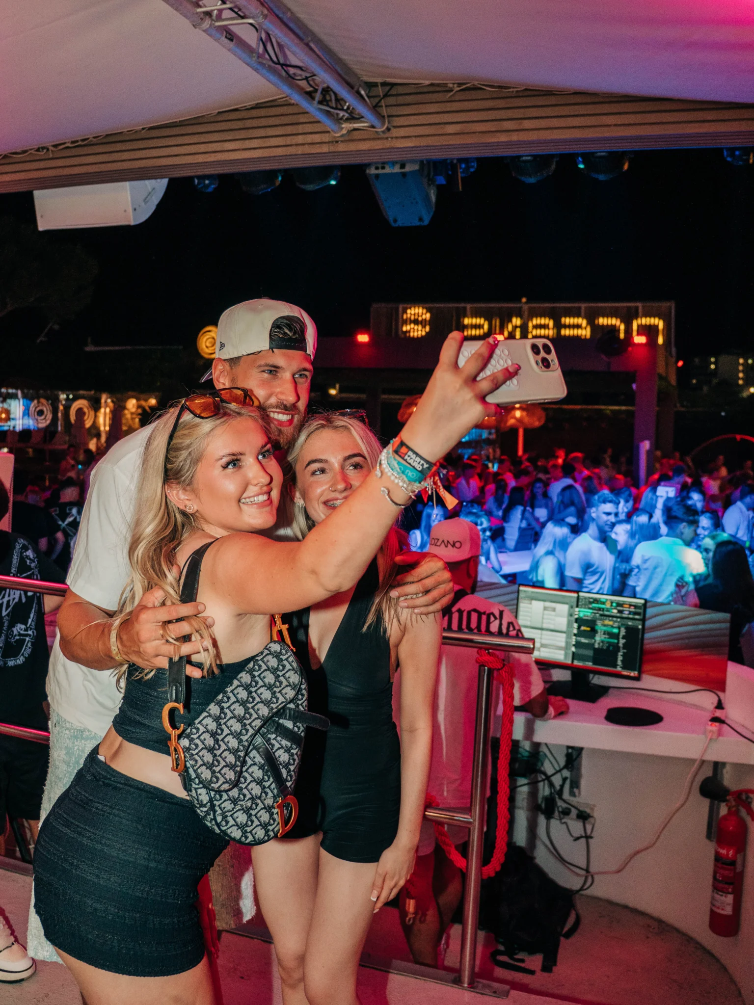 agenda beach club party magaluf